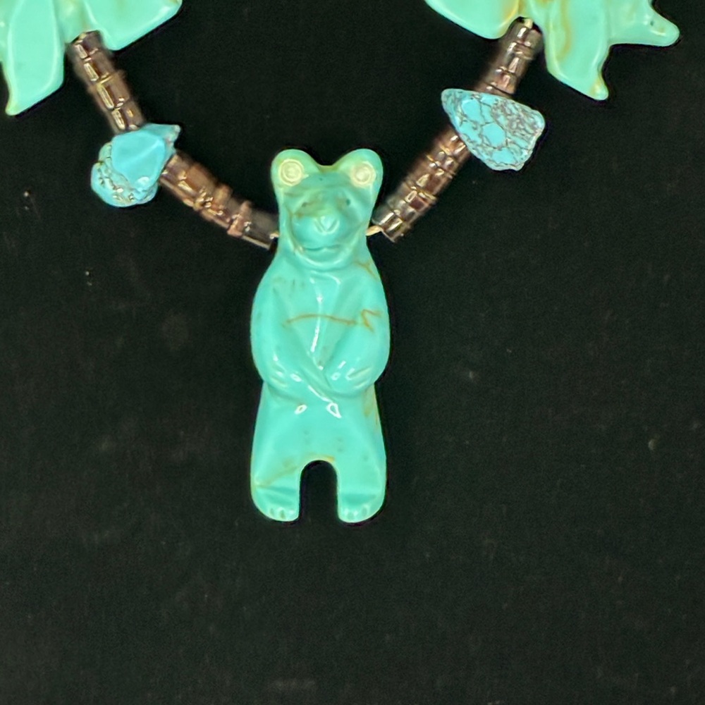 Vintage Zuni Turquoise Bear Fetish Necklace - Picture 3 of 6